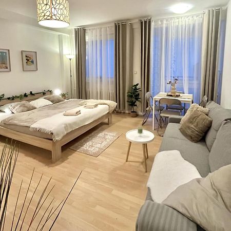 Apartment Simona - Old Town Bratislava Bagian luar foto