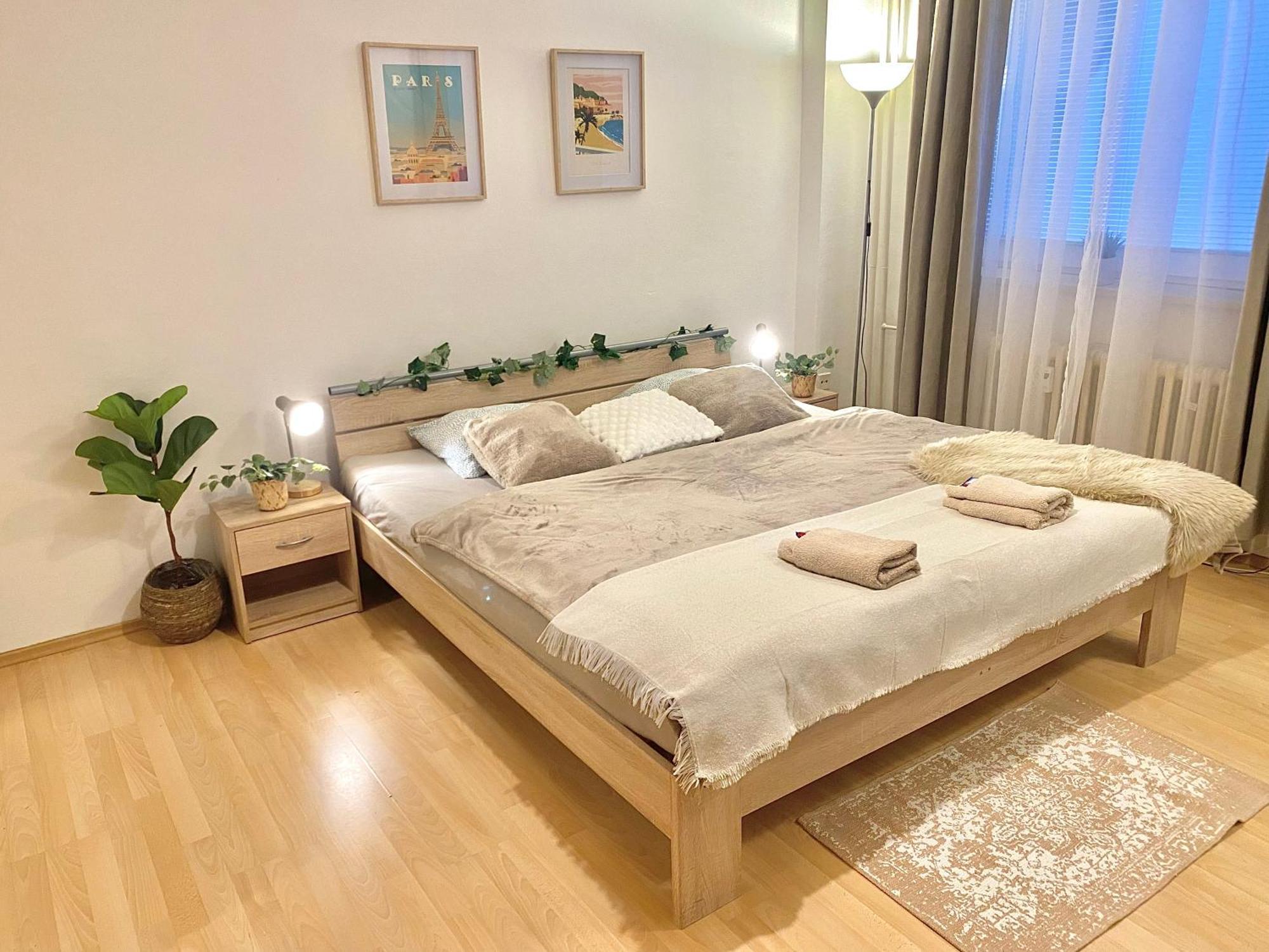 Apartment Simona - Old Town Bratislava Bagian luar foto