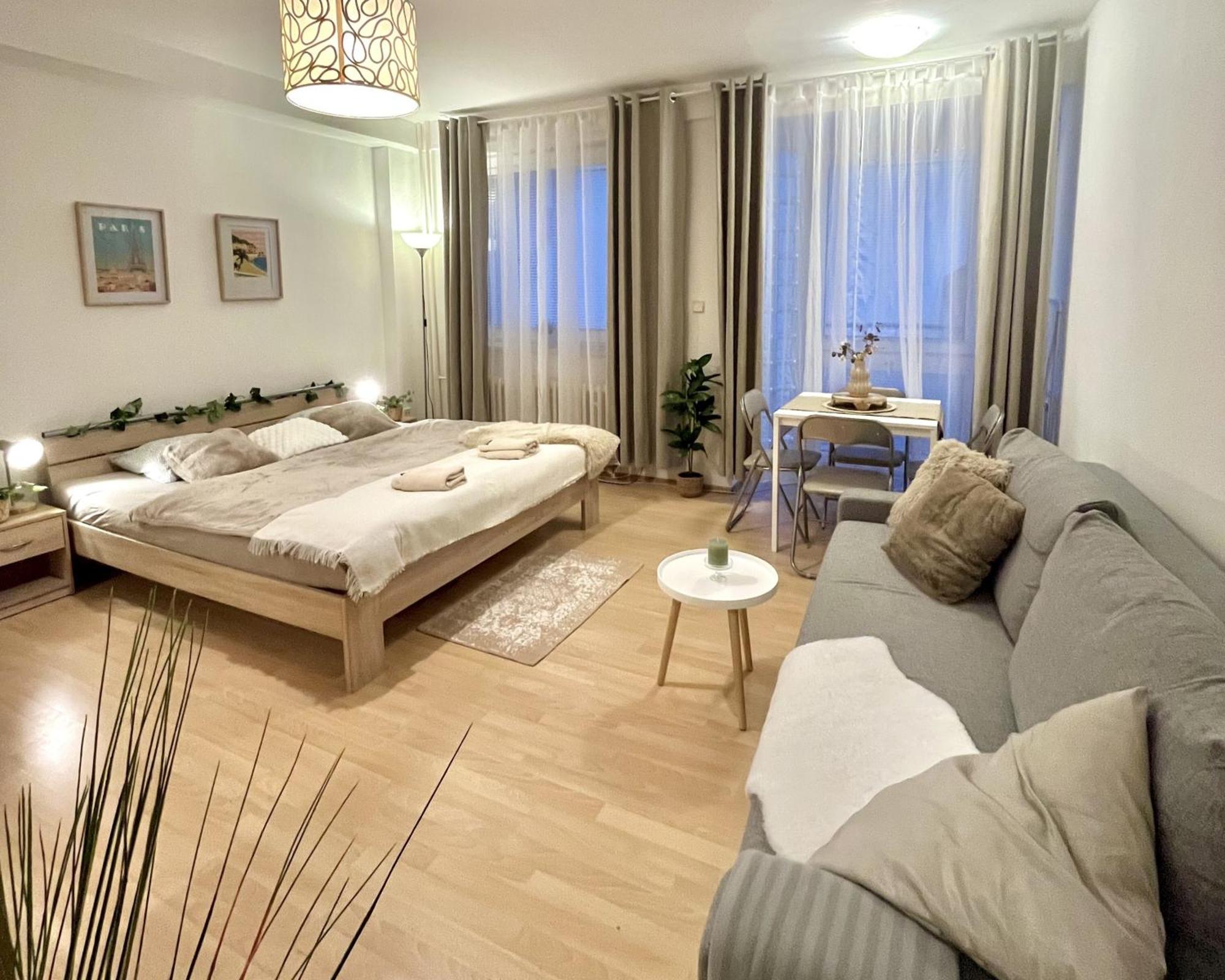 Apartment Simona - Old Town Bratislava Bagian luar foto